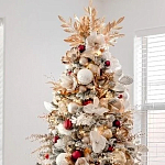 Заснеженная Новогодняя Ель с золотыми листьями и цветами в комплекте варинант исполнения - 2 | Loft Concept в Перми