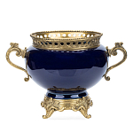 Ваза темно-синяя фарфоровая на бронзовой подставке с ажурным ободком и изогнутыми ручками Eden Garden варинант исполнения - 1 | Loft Concept в Перми