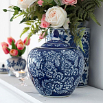 Ваза округлой формы с синей росписью и цветочным узором Blue & White Ornament варинант исполнения - 2 | Loft Concept в Перми